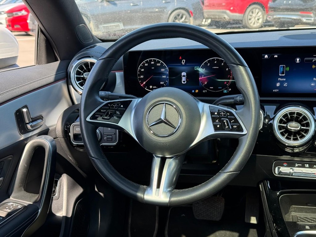 Mercedes-Benz CLA Vehicle Full-screen Gallery Image 12