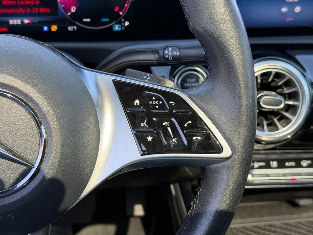 Mercedes-Benz CLA Vehicle Full-screen Gallery Image 20