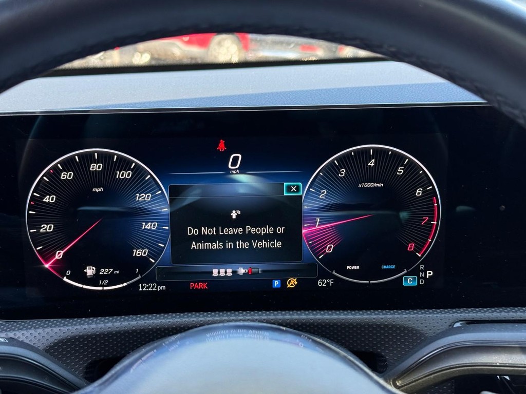 Mercedes-Benz CLA Vehicle Full-screen Gallery Image 21