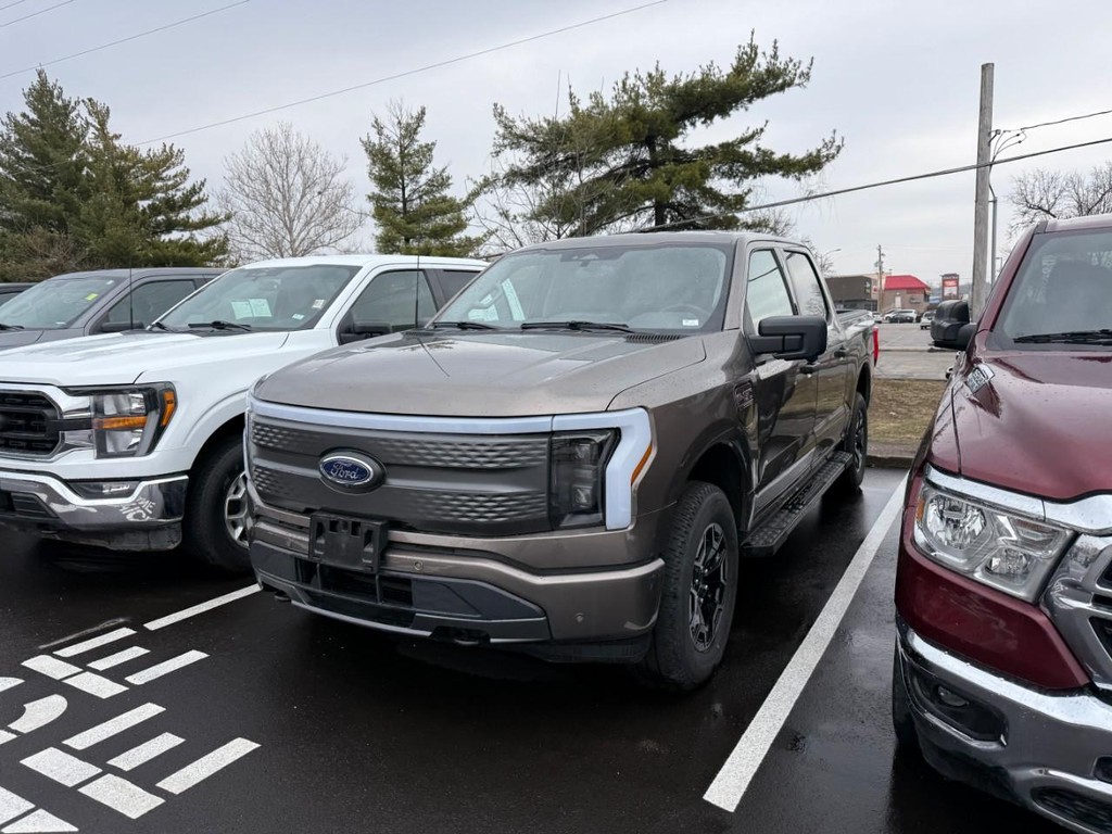 Ford F-150 Lightning Vehicle Full-screen Gallery Image 02