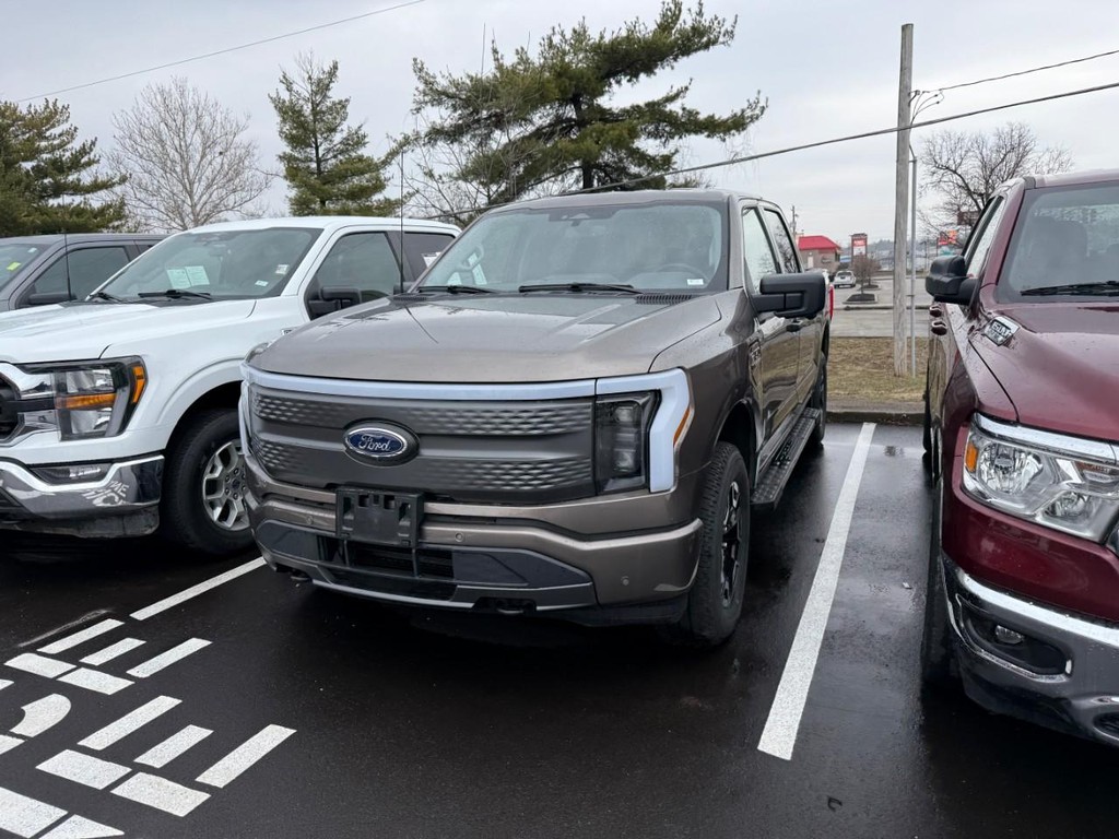 Ford F-150 Lightning Vehicle Full-screen Gallery Image 03