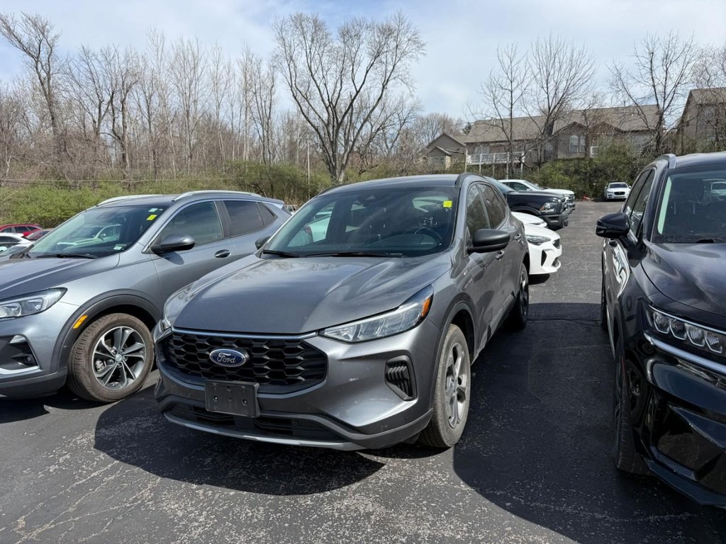 Ford Escape Vehicle Full-screen Gallery Image 02