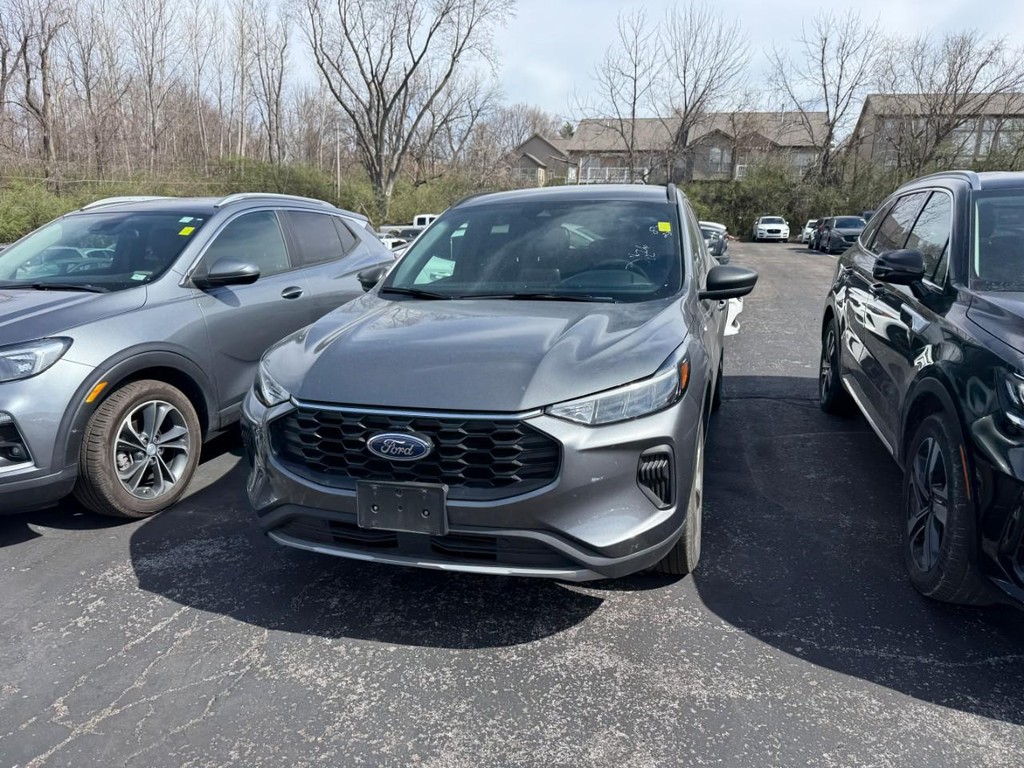 Ford Escape Vehicle Full-screen Gallery Image 03