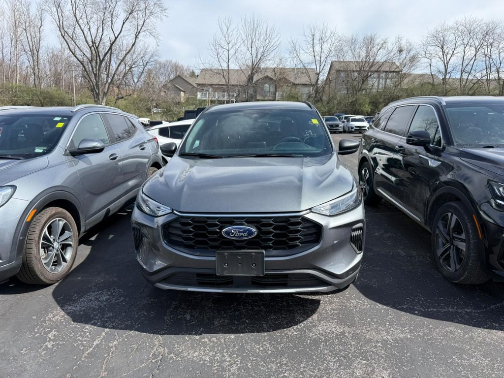 Ford Escape Vehicle Full-screen Gallery Image 04