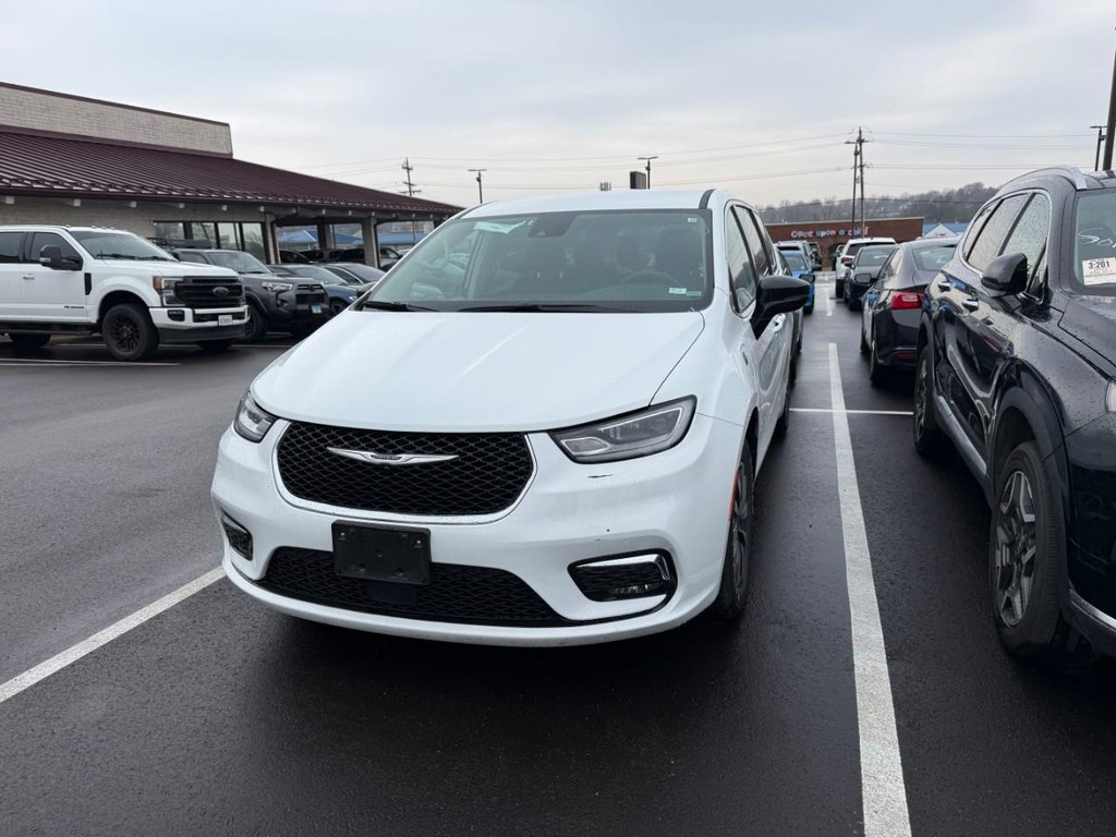 Chrysler Pacifica Vehicle Full-screen Gallery Image 04