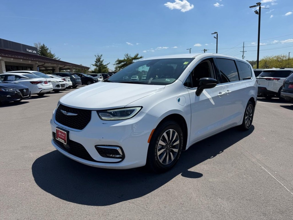 Chrysler Pacifica Vehicle Full-screen Gallery Image 08