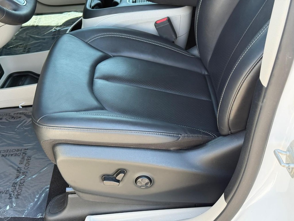 Chrysler Pacifica Vehicle Full-screen Gallery Image 18