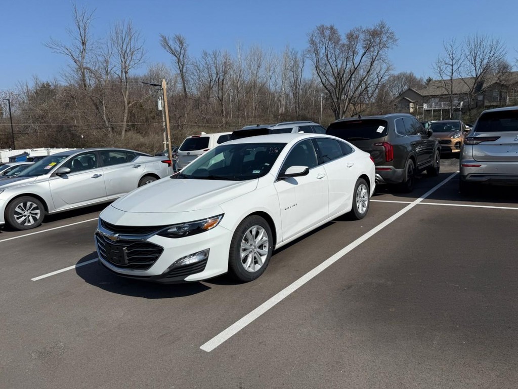 Chevrolet Malibu Vehicle Full-screen Gallery Image 02