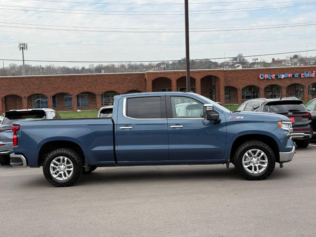Chevrolet Silverado 1500 Vehicle Full-screen Gallery Image 02