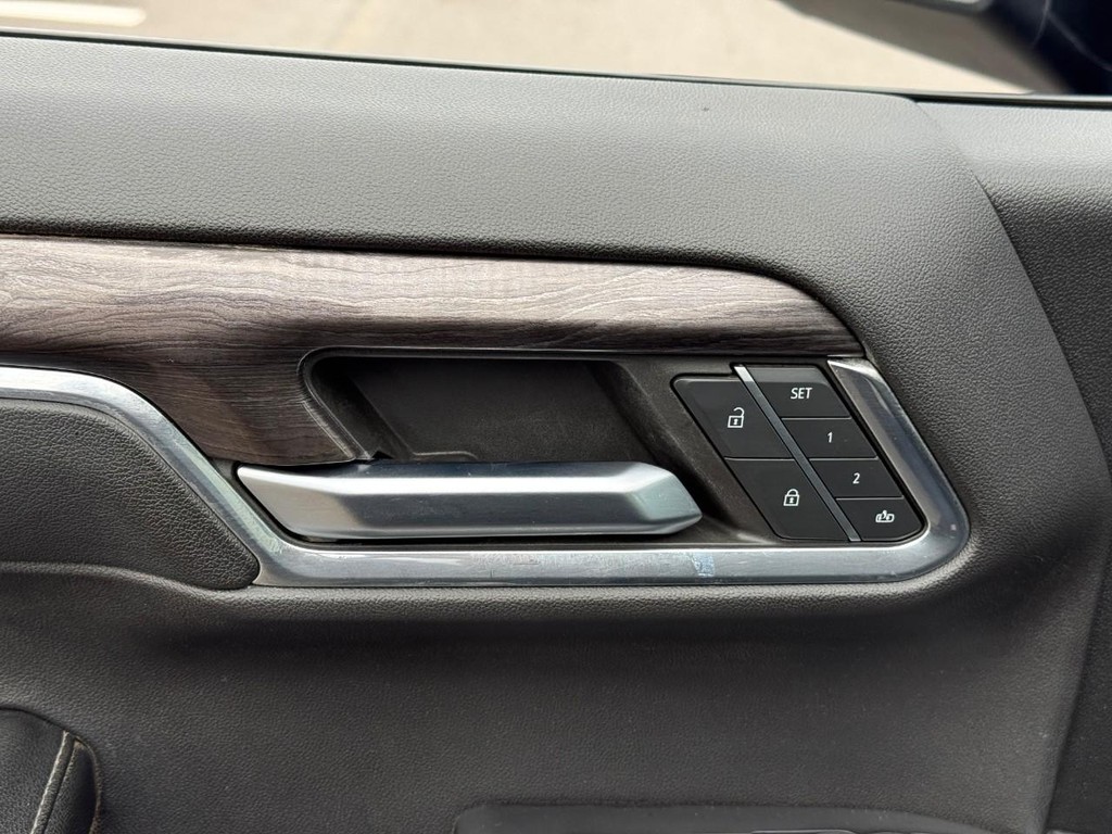 Chevrolet Silverado 1500 Vehicle Full-screen Gallery Image 13