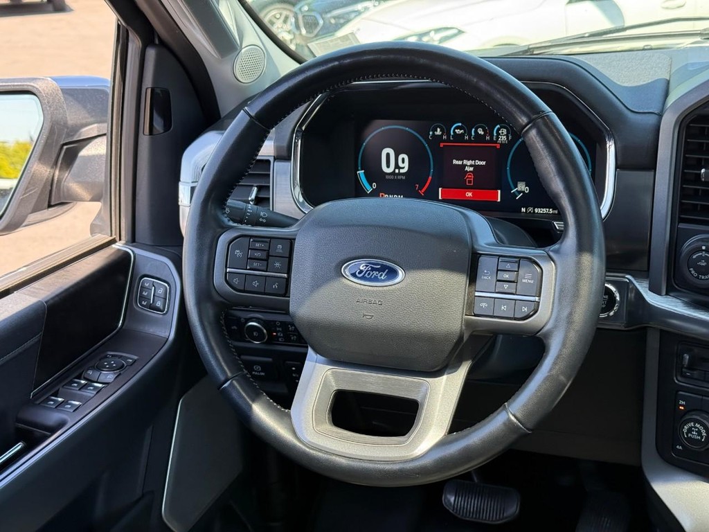 Ford F-150 Vehicle Full-screen Gallery Image 12
