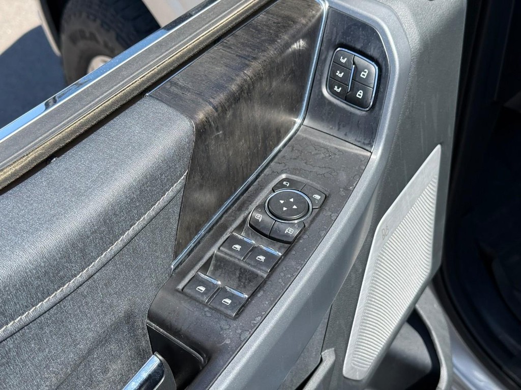 Ford F-150 Vehicle Full-screen Gallery Image 15