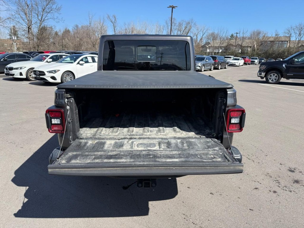 Jeep Gladiator Vehicle Full-screen Gallery Image 06