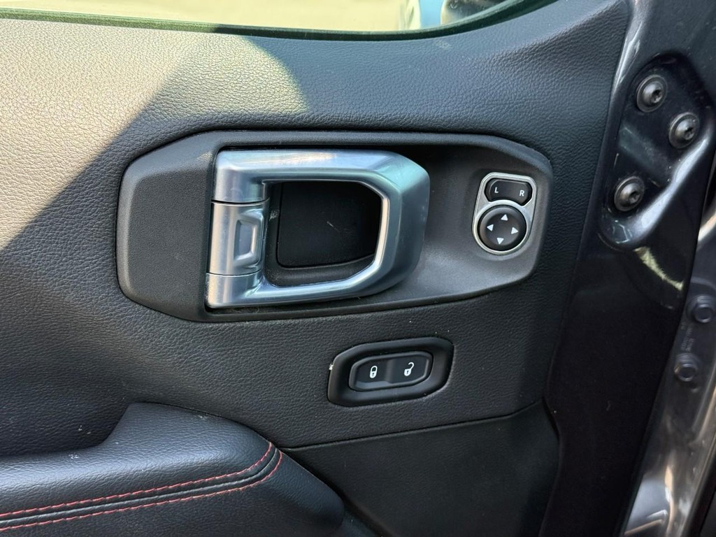 Jeep Gladiator Vehicle Full-screen Gallery Image 12