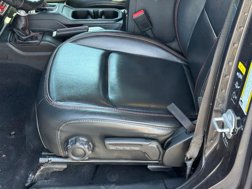 Jeep Gladiator Vehicle Full-screen Gallery Image 13