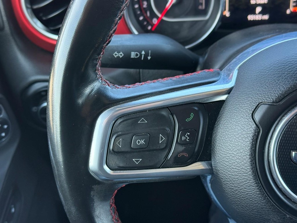 Jeep Gladiator Vehicle Full-screen Gallery Image 15