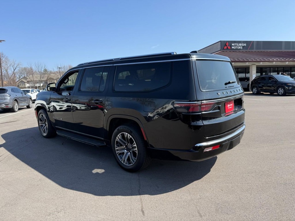 Jeep Wagoneer L Vehicle Full-screen Gallery Image 04