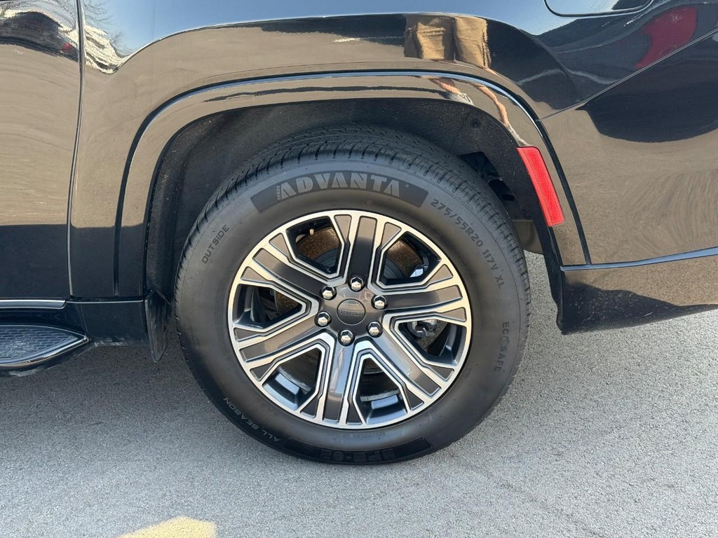 Jeep Wagoneer L Vehicle Full-screen Gallery Image 05