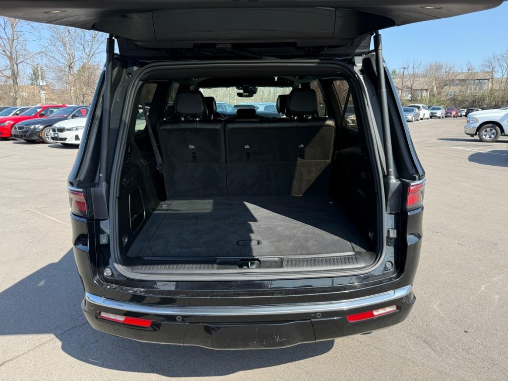 Jeep Wagoneer L Vehicle Full-screen Gallery Image 06