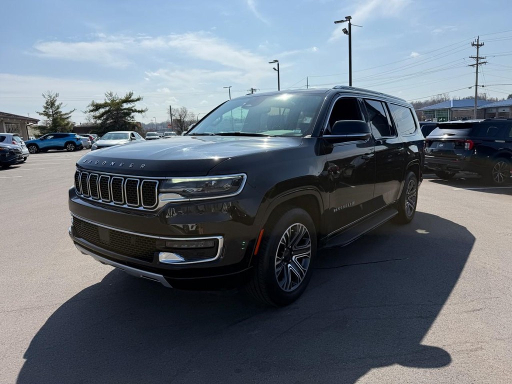 Jeep Wagoneer L Vehicle Full-screen Gallery Image 08