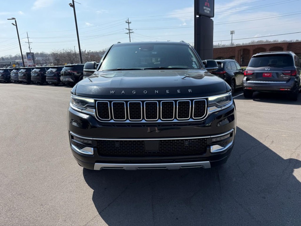 Jeep Wagoneer L Vehicle Full-screen Gallery Image 09