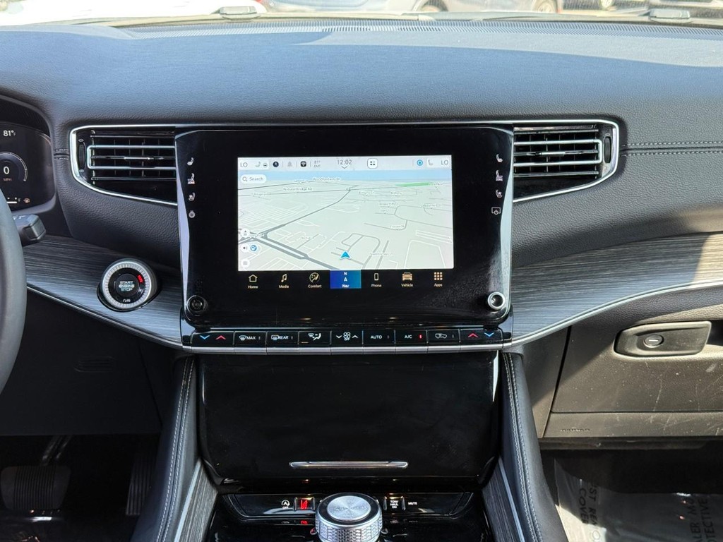 Jeep Wagoneer L Vehicle Full-screen Gallery Image 14