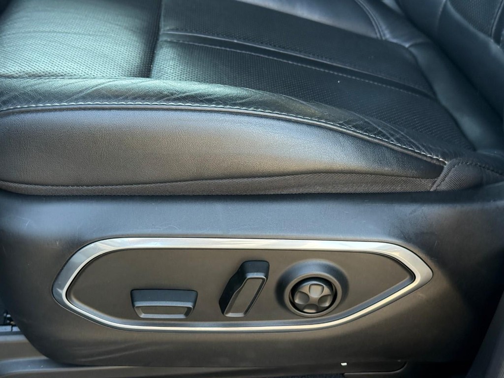 Jeep Wagoneer L Vehicle Full-screen Gallery Image 19