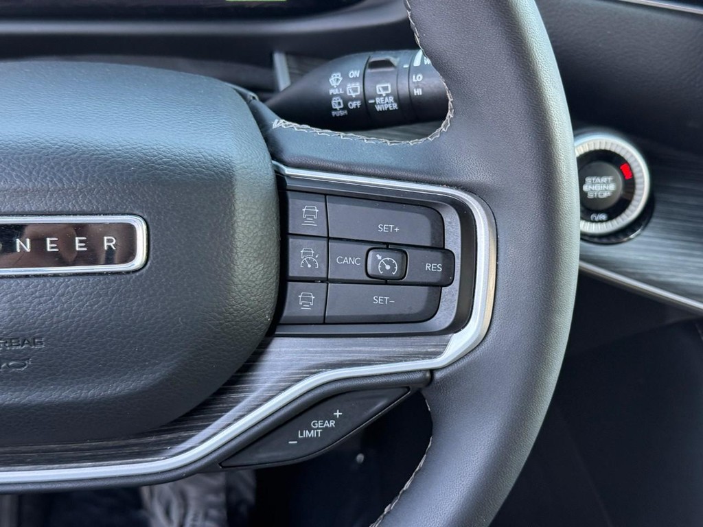 Jeep Wagoneer L Vehicle Full-screen Gallery Image 21