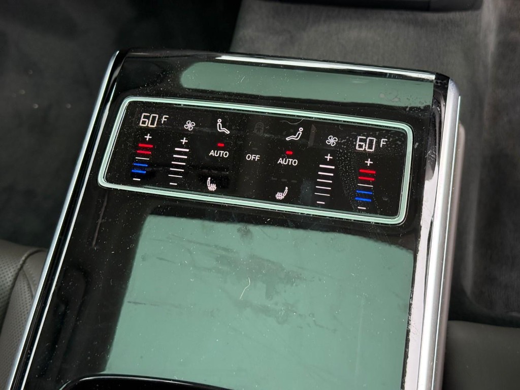 Audi A8 L Vehicle Full-screen Gallery Image 10