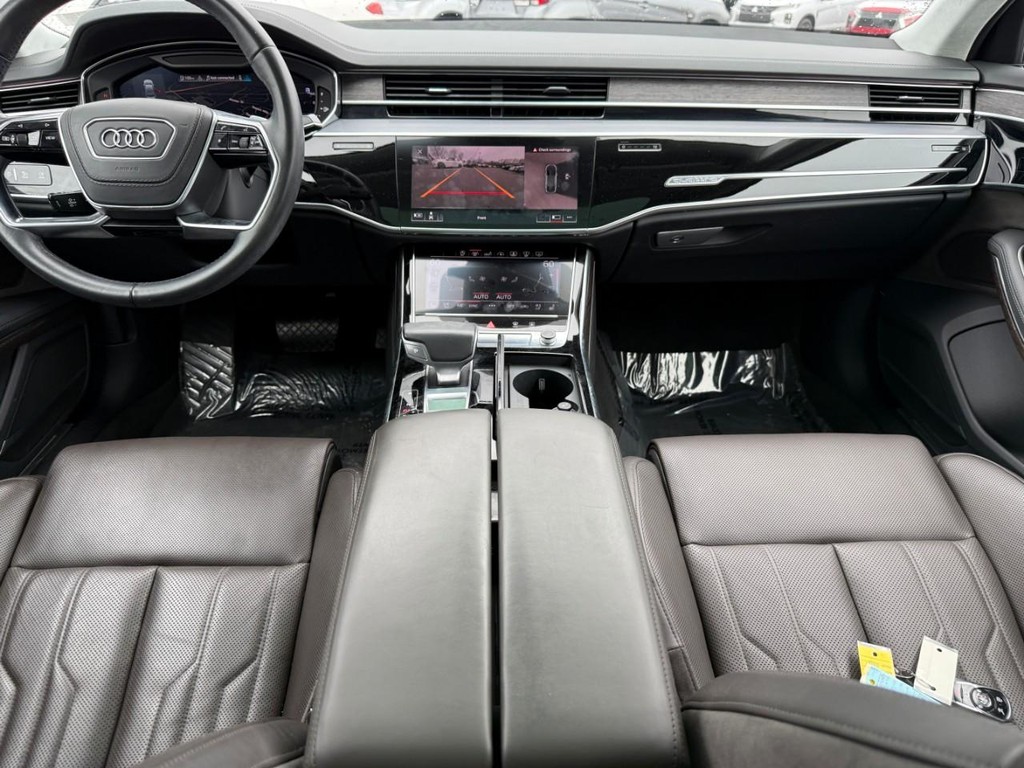 Audi A8 L Vehicle Full-screen Gallery Image 11
