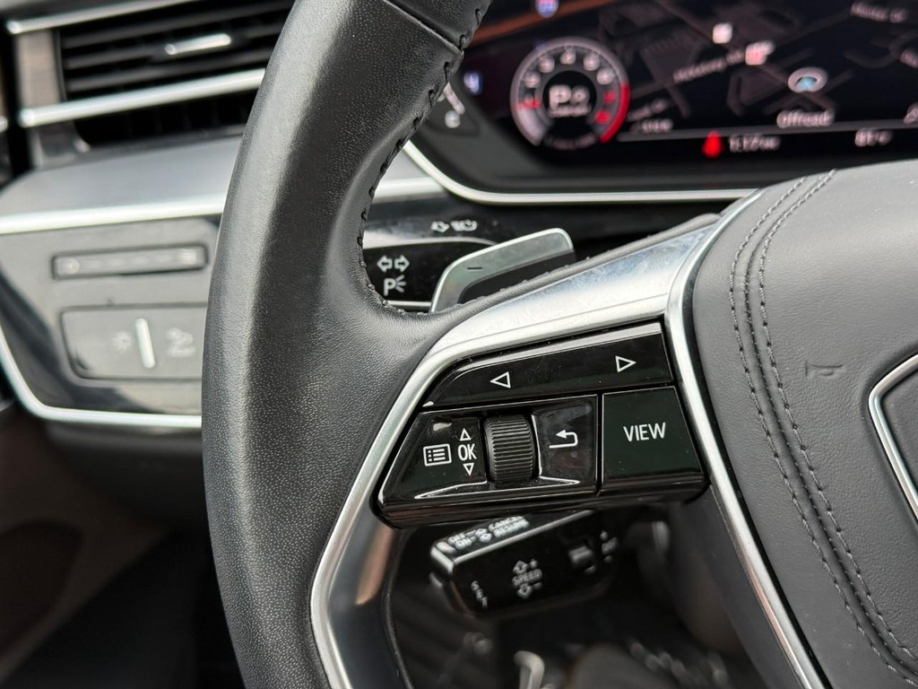 Audi A8 L Vehicle Full-screen Gallery Image 19