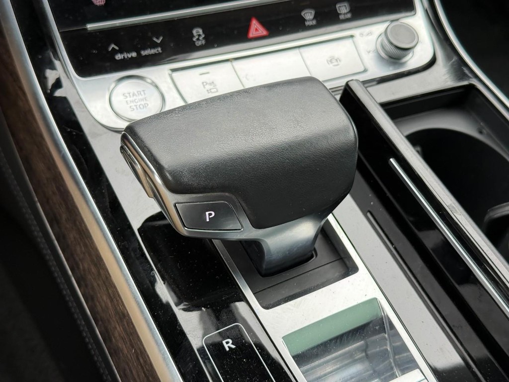 Audi A8 L Vehicle Full-screen Gallery Image 22