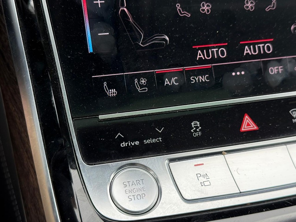 Audi A8 L Vehicle Full-screen Gallery Image 23