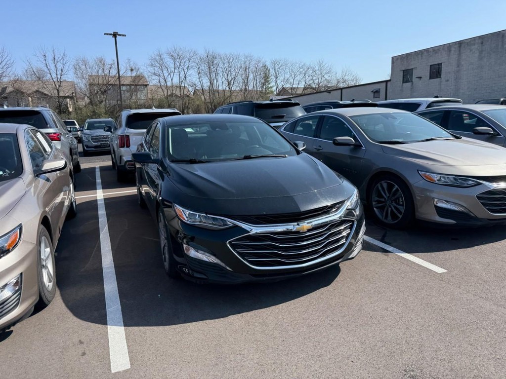 Chevrolet Malibu Vehicle Full-screen Gallery Image 02