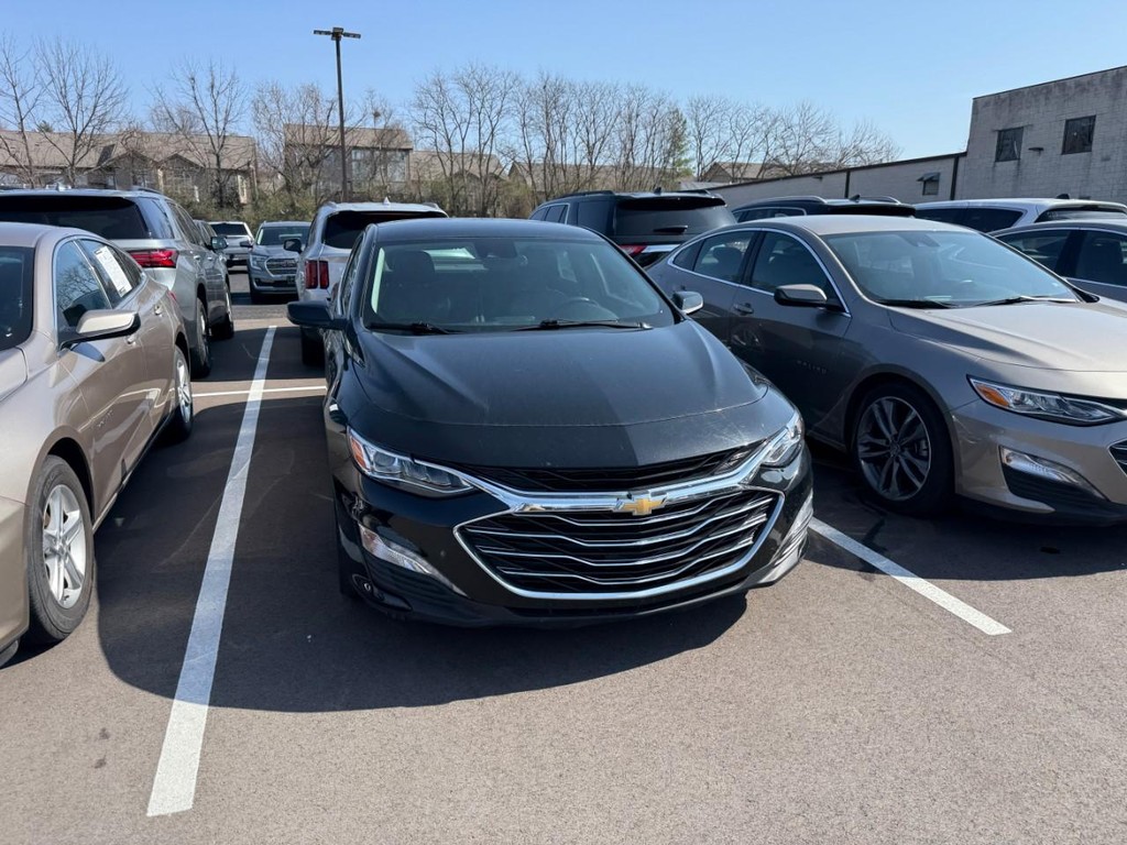 Chevrolet Malibu Vehicle Full-screen Gallery Image 03