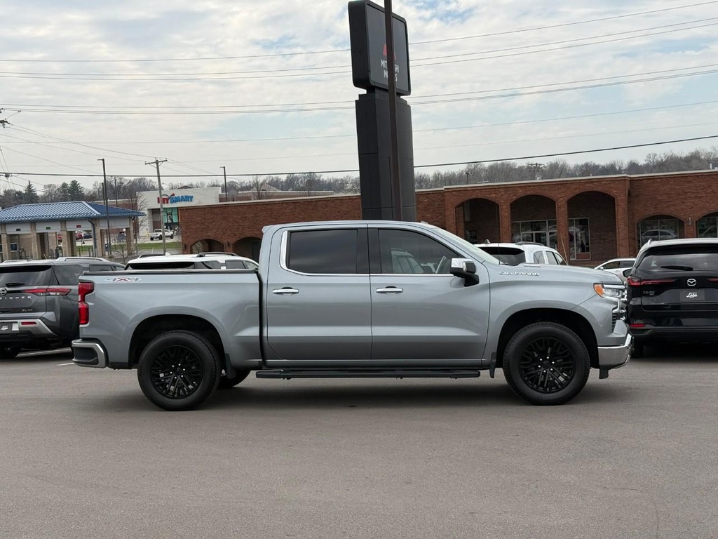 Chevrolet Silverado 1500 Vehicle Full-screen Gallery Image 02