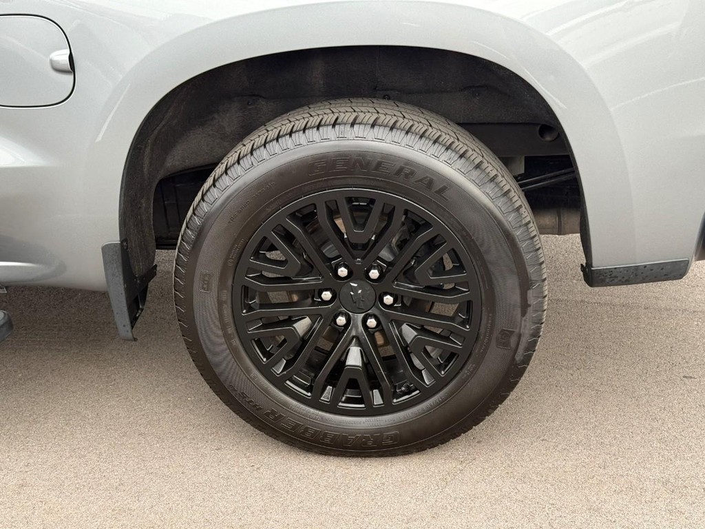 Chevrolet Silverado 1500 Vehicle Full-screen Gallery Image 05