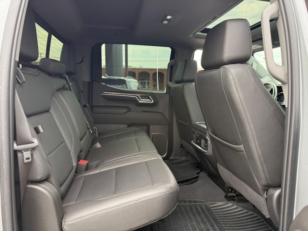 Chevrolet Silverado 1500 Vehicle Full-screen Gallery Image 10