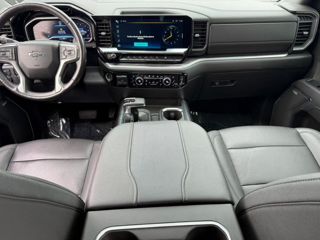 Chevrolet Silverado 1500 Vehicle Full-screen Gallery Image 11