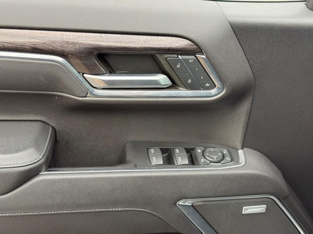 Chevrolet Silverado 1500 Vehicle Full-screen Gallery Image 15