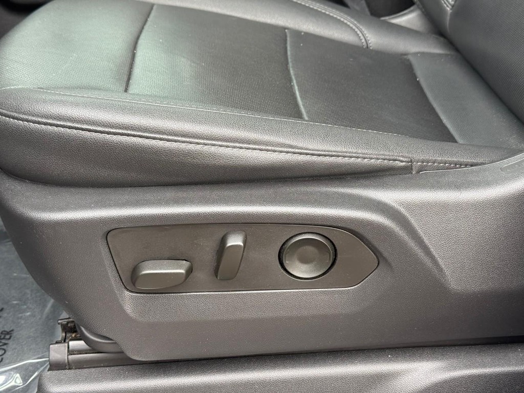 Chevrolet Silverado 1500 Vehicle Full-screen Gallery Image 18