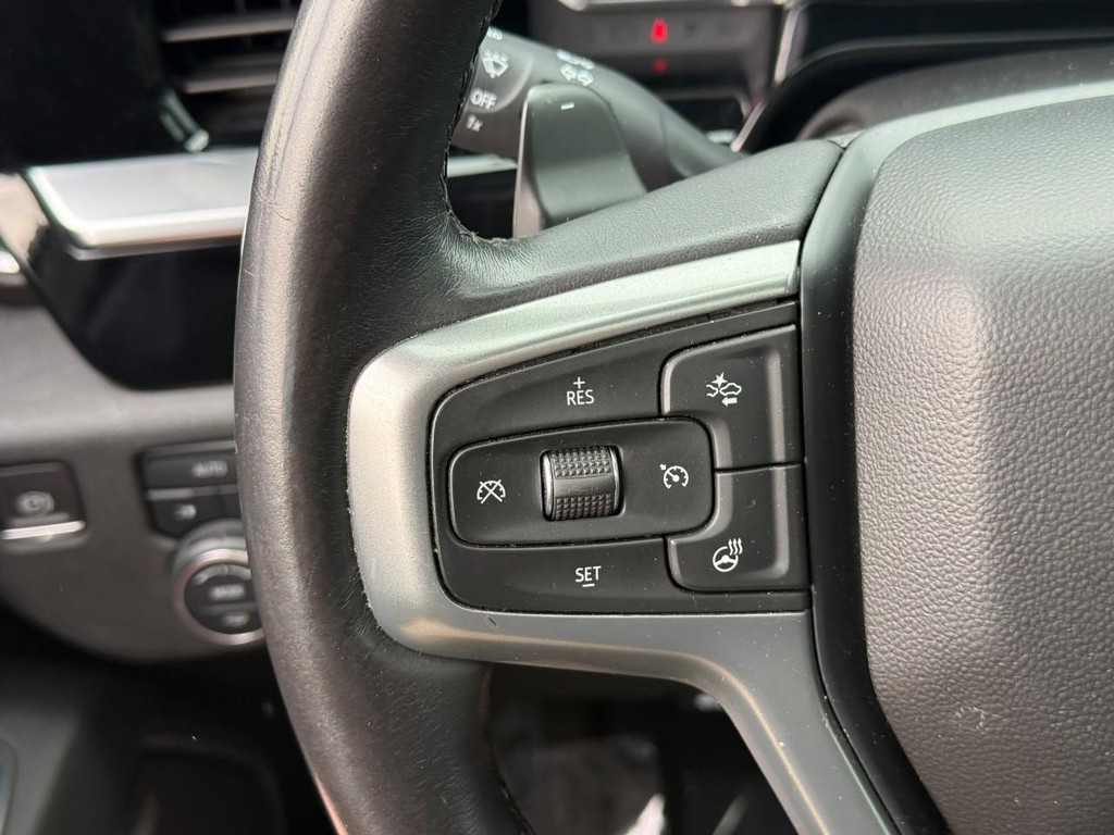 Chevrolet Silverado 1500 Vehicle Full-screen Gallery Image 19