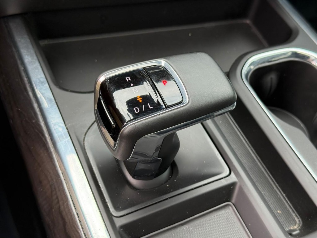 Chevrolet Silverado 1500 Vehicle Full-screen Gallery Image 21