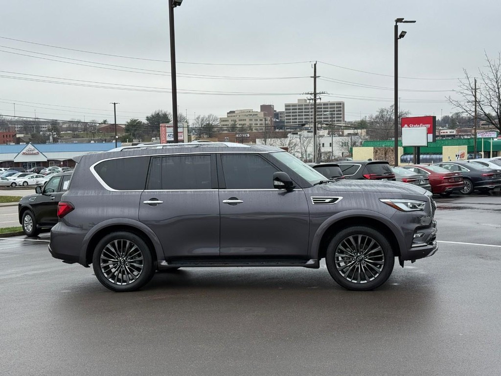 INFINITI QX80 Vehicle Full-screen Gallery Image 02