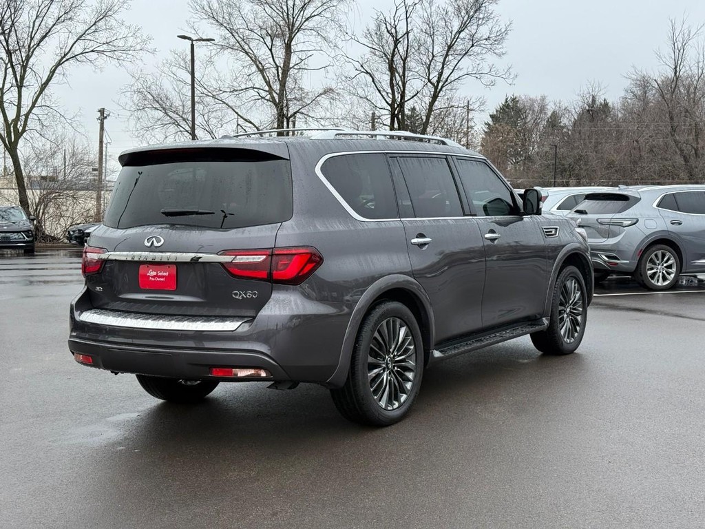 INFINITI QX80 Vehicle Full-screen Gallery Image 03