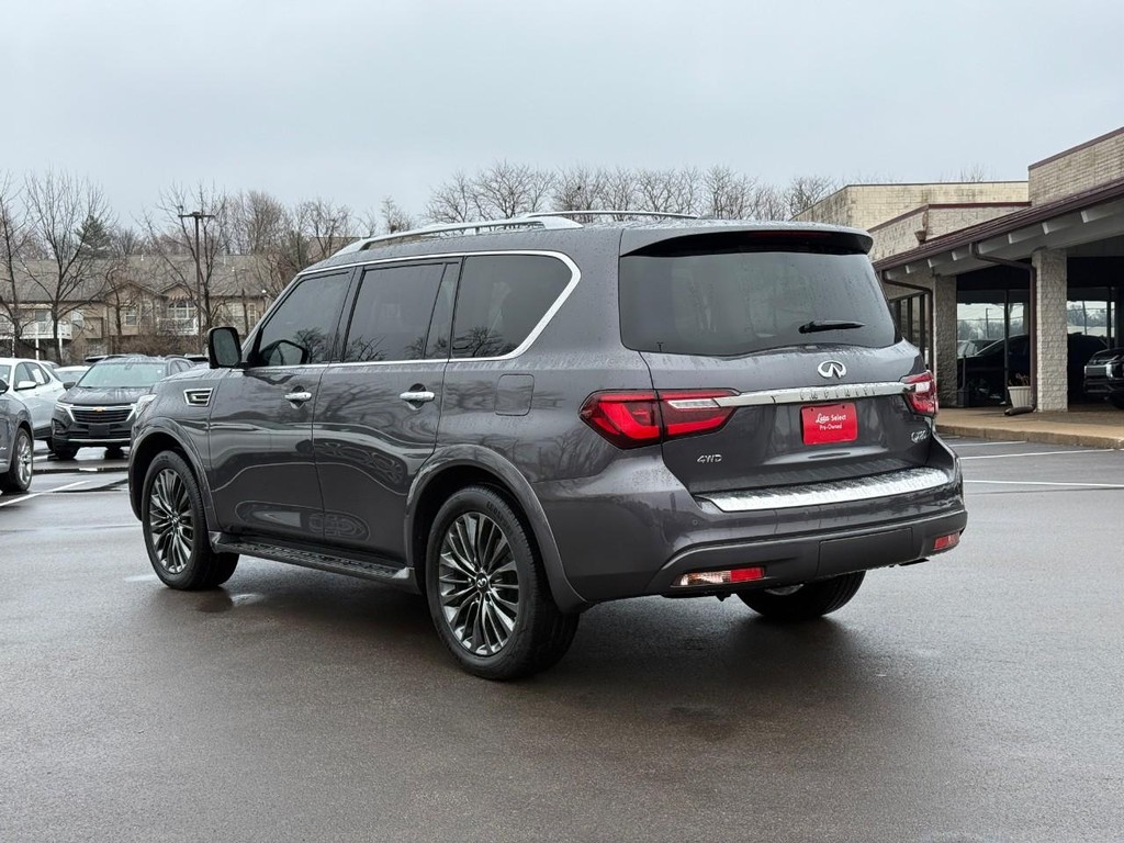 INFINITI QX80 Vehicle Full-screen Gallery Image 04