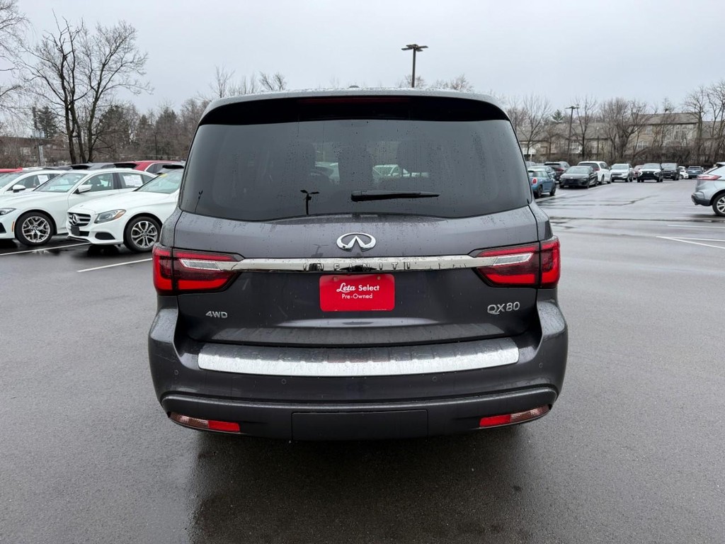 INFINITI QX80 Vehicle Full-screen Gallery Image 07