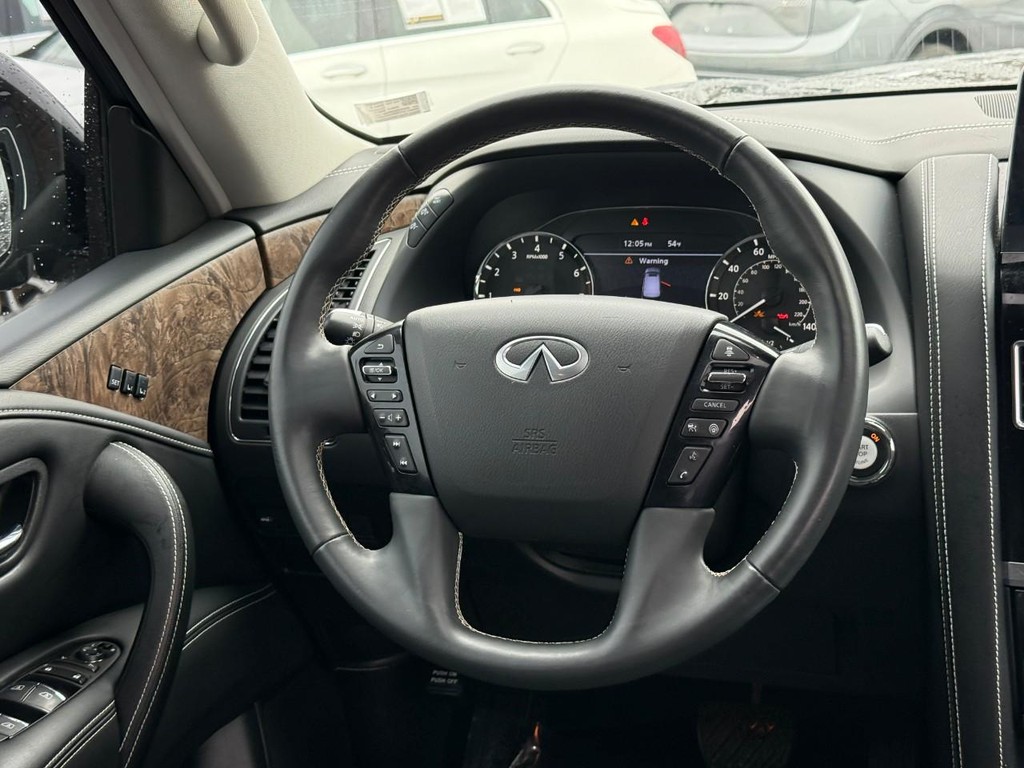 INFINITI QX80 Vehicle Full-screen Gallery Image 12