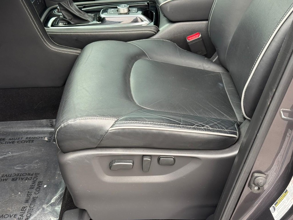 INFINITI QX80 Vehicle Full-screen Gallery Image 18