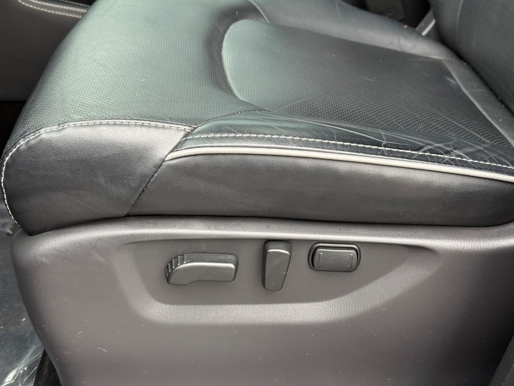 INFINITI QX80 Vehicle Full-screen Gallery Image 19